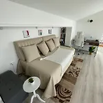 Appartamento Con Ampia Terrazza E Vista Su Milano